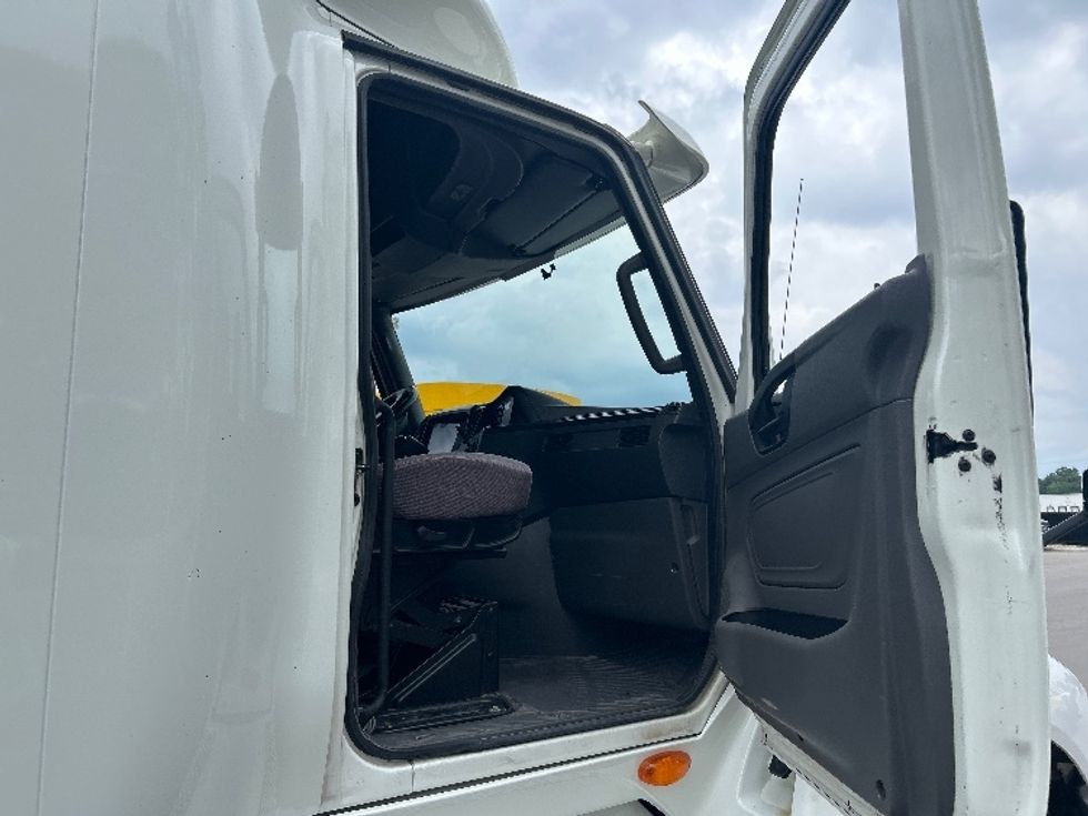 Day Cab Tractor-Heavy Duty Tractors-International-2020-LT625-Byron Center-MI-660,103\n\t\tmiles-$ 27,250 - Image 12
