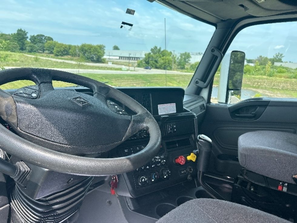 2020 International LT625 LT photo 4