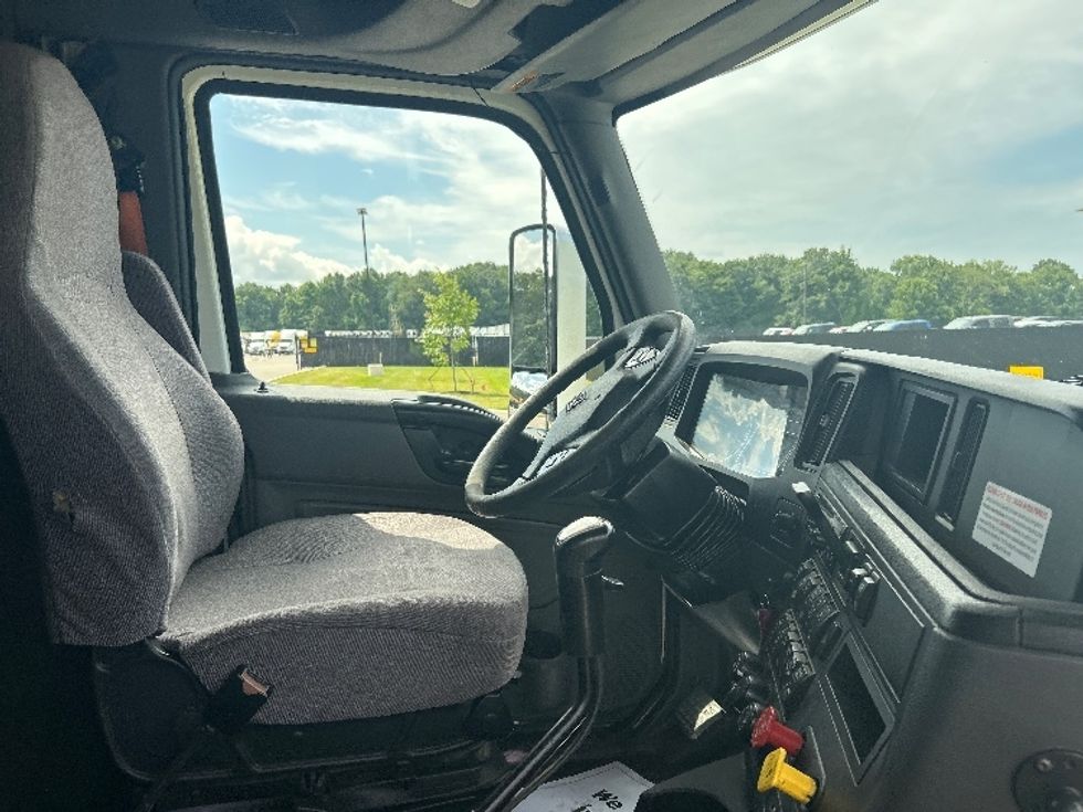 2020 International LT625 LT photo 5