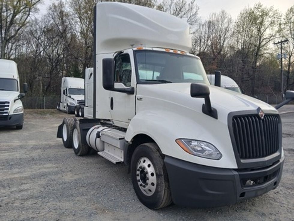 Day Cab Tractor-Heavy Duty Tractors-International-2020-LT625-Charlotte-NC-375,001\n\t\tmiles-$ 39,250 - Image 1