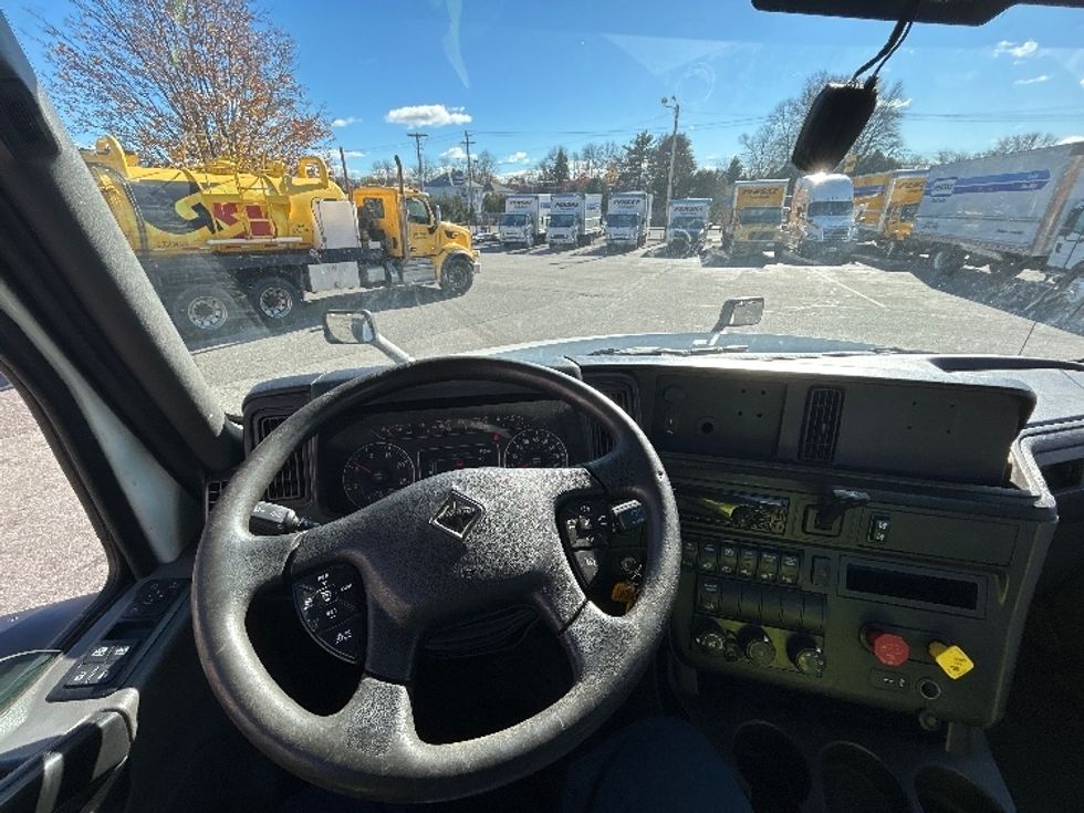 Day Cab Tractor-Heavy Duty Tractors-International-2020-LT625-Chicopee-MA-325,405\n\t\tmiles-$ 28,250 - Image 11
