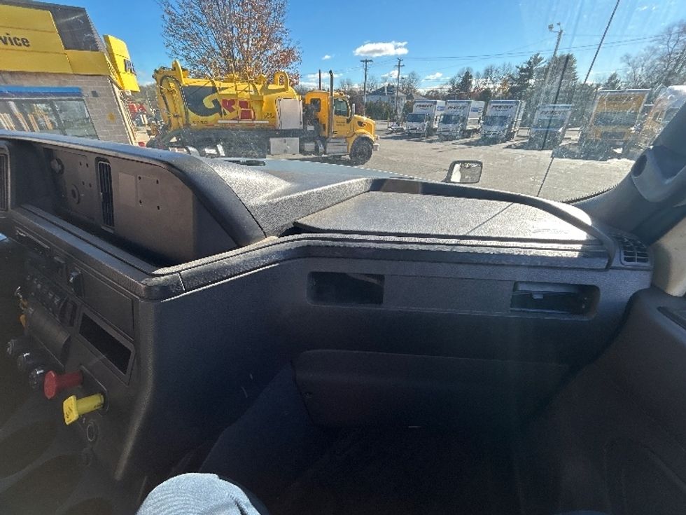 Day Cab Tractor-Heavy Duty Tractors-International-2020-LT625-Chicopee-MA-325,405\n\t\tmiles-$ 28,250 - Image 13