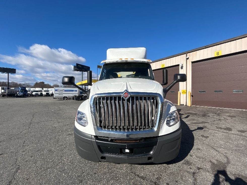 Day Cab Tractor-Heavy Duty Tractors-International-2020-LT625-Chicopee-MA-325,405\n\t\tmiles-$ 28,250 - Image 2