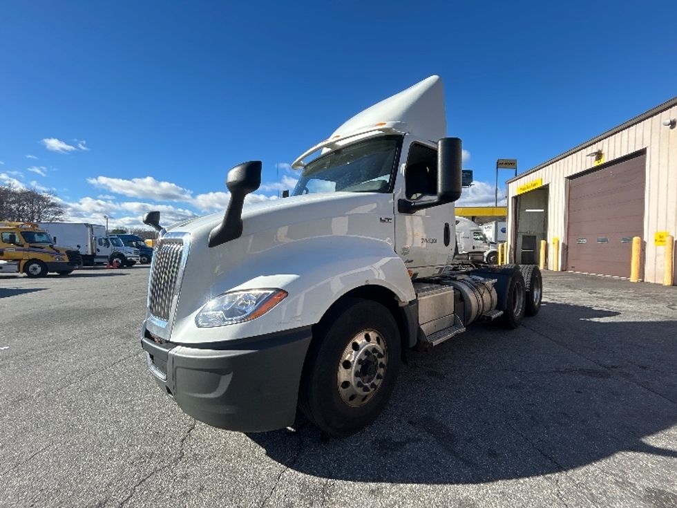 Day Cab Tractor-Heavy Duty Tractors-International-2020-LT625-Chicopee-MA-325,405\n\t\tmiles-$ 28,250 - Image 3