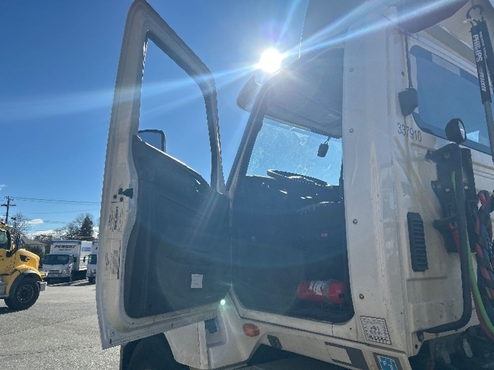 Day Cab Tractor-Heavy Duty Tractors-International-2020-LT625-Chicopee-MA-325,405\n\t\tmiles-$ 28,250 - Image 9