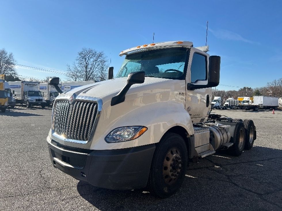 Day Cab Tractor-Heavy Duty Tractors-International-2020-LT625-Chicopee-MA-458,773\n\t\tmiles-$ 25,750 - Image 3