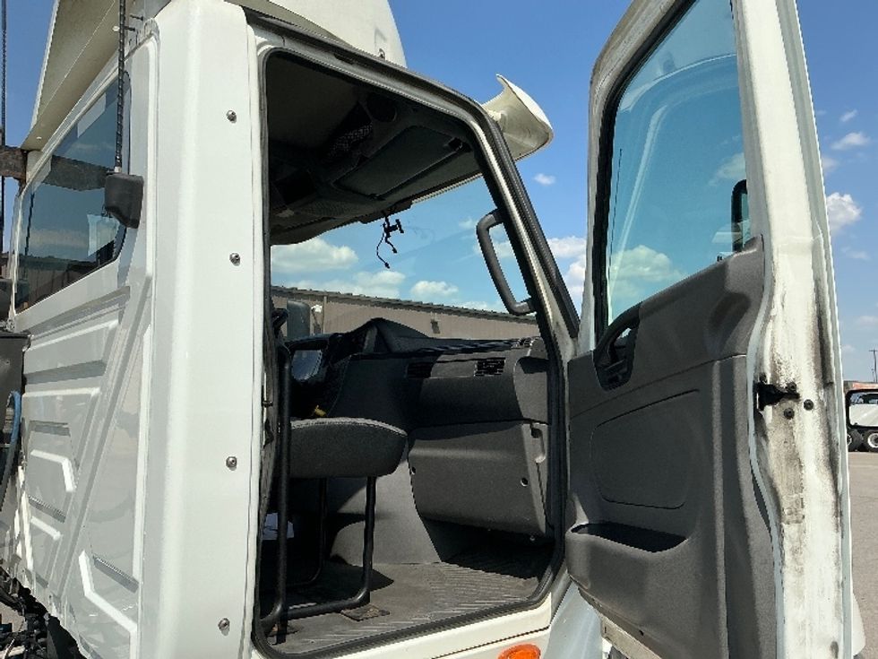 Day Cab Tractor-Heavy Duty Tractors-International-2020-LT625-Cincinnati-OH-446,129\n\t\tmiles-$ 22,500 - Image 12