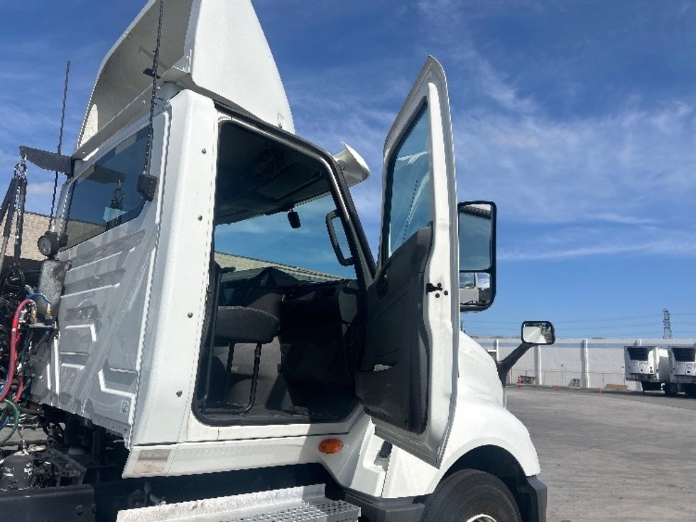 Day Cab Tractor-Heavy Duty Tractors-International-2020-LT625-City Of Industry-CA-180,441\n\t\tmiles-$ 34,500 - Image 12