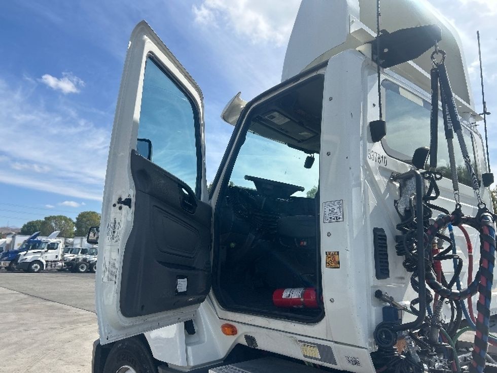 Day Cab Tractor-Heavy Duty Tractors-International-2020-LT625-City Of Industry-CA-180,441\n\t\tmiles-$ 34,500 - Image 9
