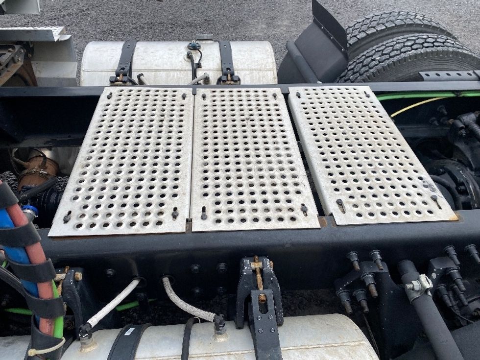 Day Cab Tractor-Heavy Duty Tractors-International-2020-LT625-Cleveland-TN-358,008\n\t\tmiles-$ 10,500 - Image 17