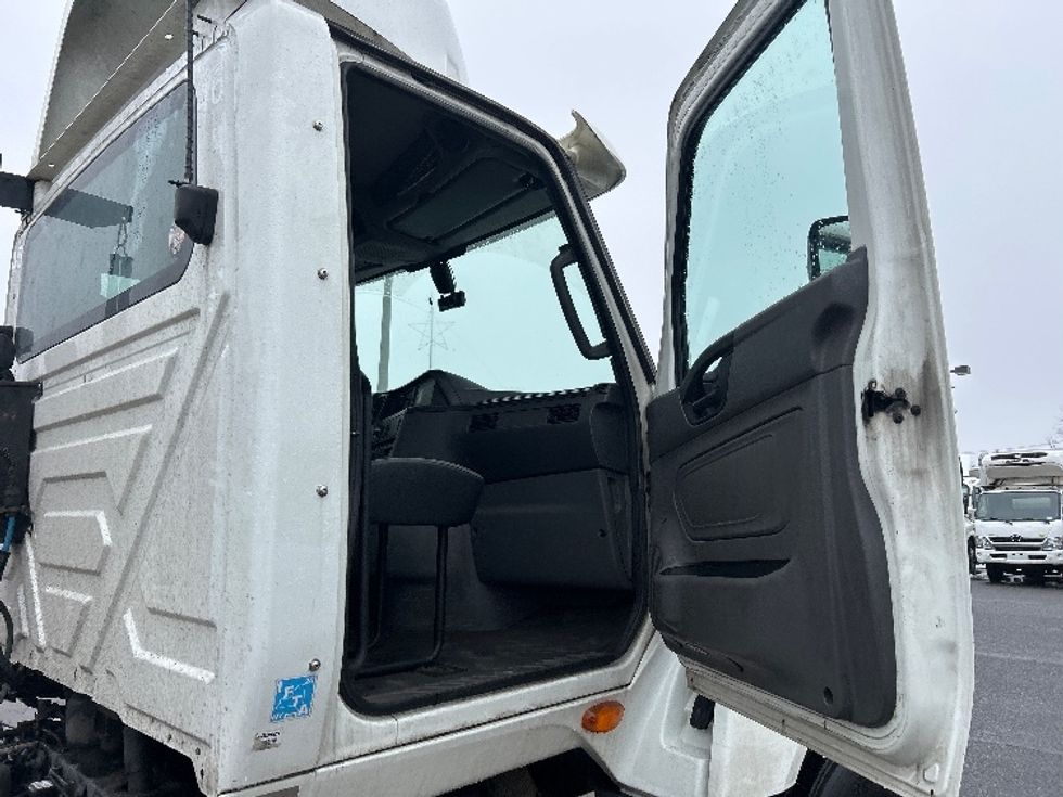 Day Cab Tractor-Heavy Duty Tractors-International-2020-LT625-Dayton-NJ-393,889\n\t\tmiles-$ 29,250 - Image 12