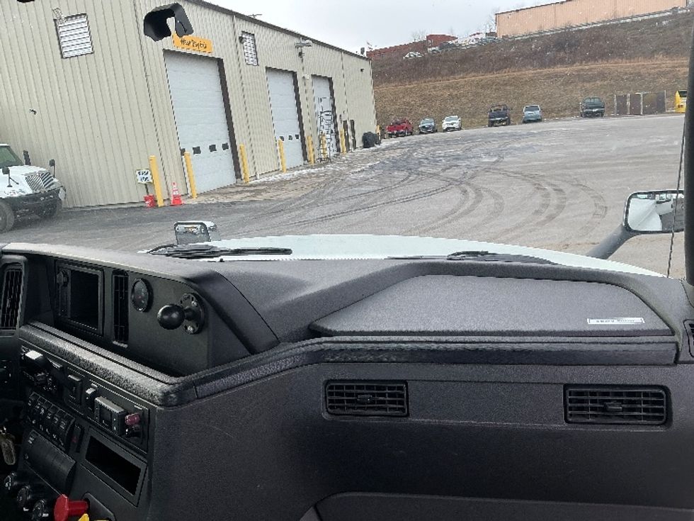 Day Cab Tractor-Heavy Duty Tractors-International-2020-LT625-Duncansville-PA-449,126\n\t\tmiles-$ 35,750 - Image 13