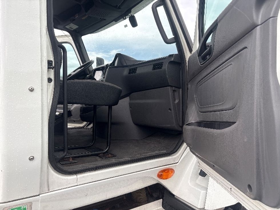 Day Cab Tractor-Heavy Duty Tractors-International-2020-LT625-Eden-MD-295,607\n\t\tmiles-$ 33,250 - Image 12