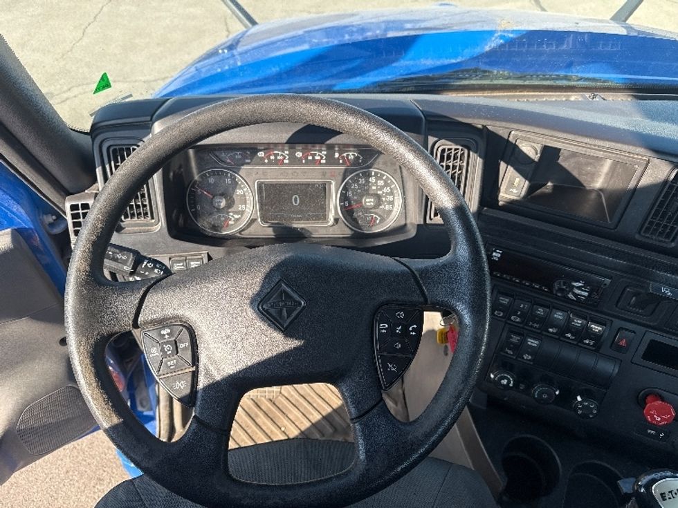 Day Cab Tractor-Heavy Duty Tractors-International-2020-LT625-Elkhart-IN-124,192\n\t\tmiles-$ 29,750 - Image 11