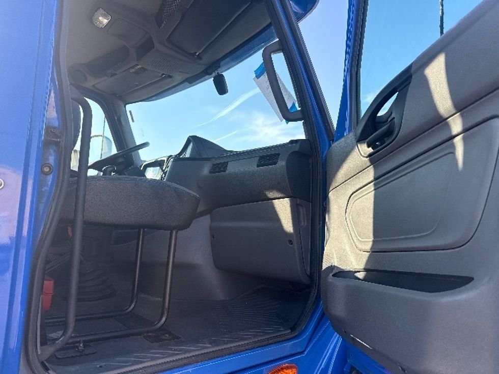 Day Cab Tractor-Heavy Duty Tractors-International-2020-LT625-Elkhart-IN-124,192\n\t\tmiles-$ 29,750 - Image 12