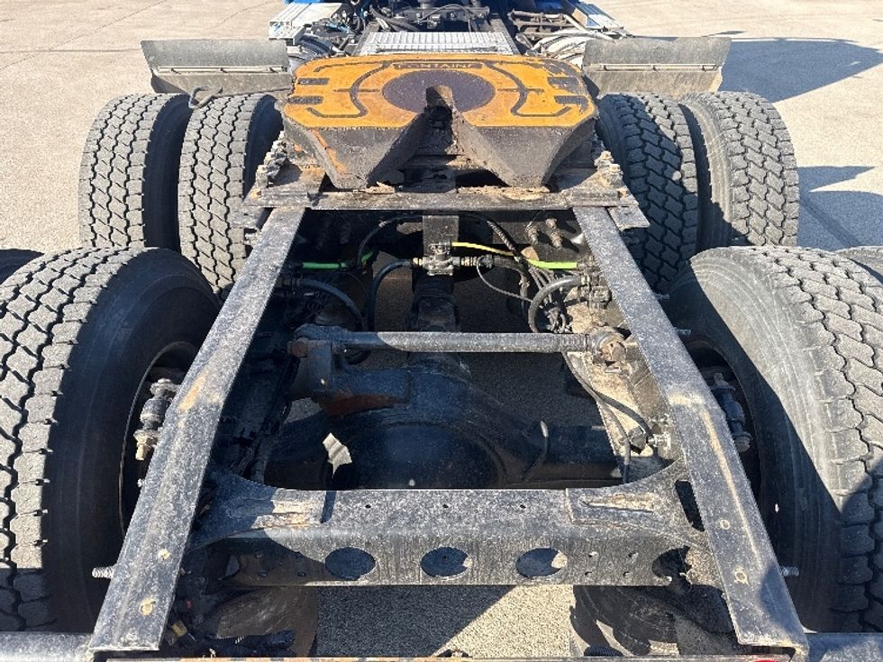 Day Cab Tractor-Heavy Duty Tractors-International-2020-LT625-Elkhart-IN-124,192\n\t\tmiles-$ 29,750 - Image 6