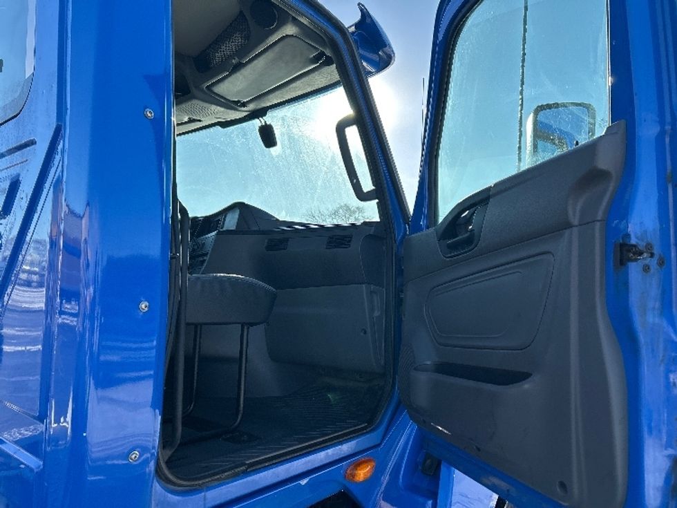 Day Cab Tractor-Heavy Duty Tractors-International-2020-LT625-Elkhart-IN-139,091\n\t\tmiles-$ 29,750 - Image 12