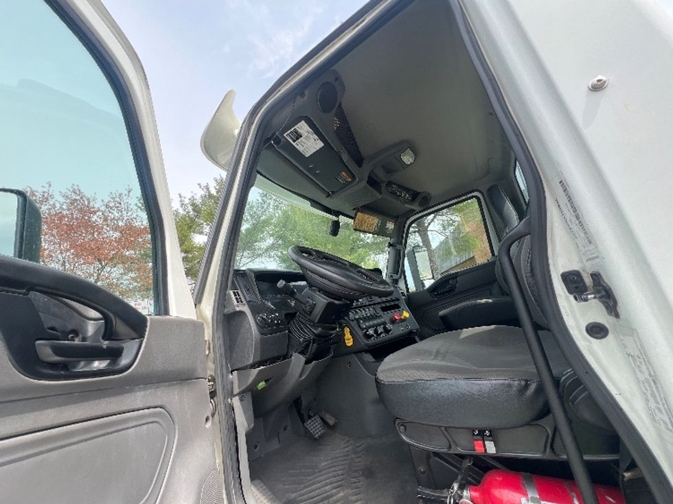 Day Cab Tractor-Heavy Duty Tractors-International-2020-LT625-Essex-MD-320,405\n\t\tmiles-$ 30,250 - Image 9