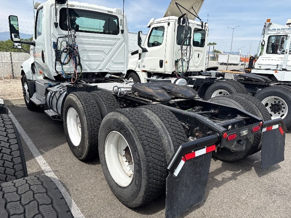 Day Cab Tractor-Heavy Duty Tractors-International-2020-LT625-Fontana-CA-532,927\n\t\tmiles-$ 22,750 - Image 5