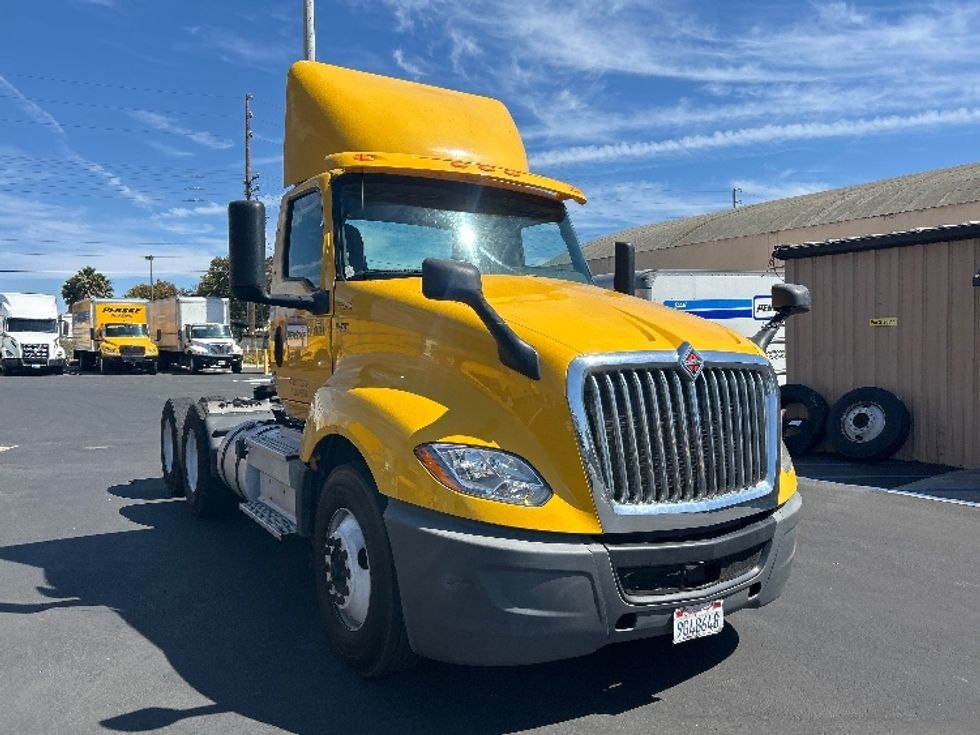 Day Cab Tractor-Heavy Duty Tractors-International-2020-LT625-Fresno-CA-347,175\n\t\tmiles-$ 26,250 - Image 1