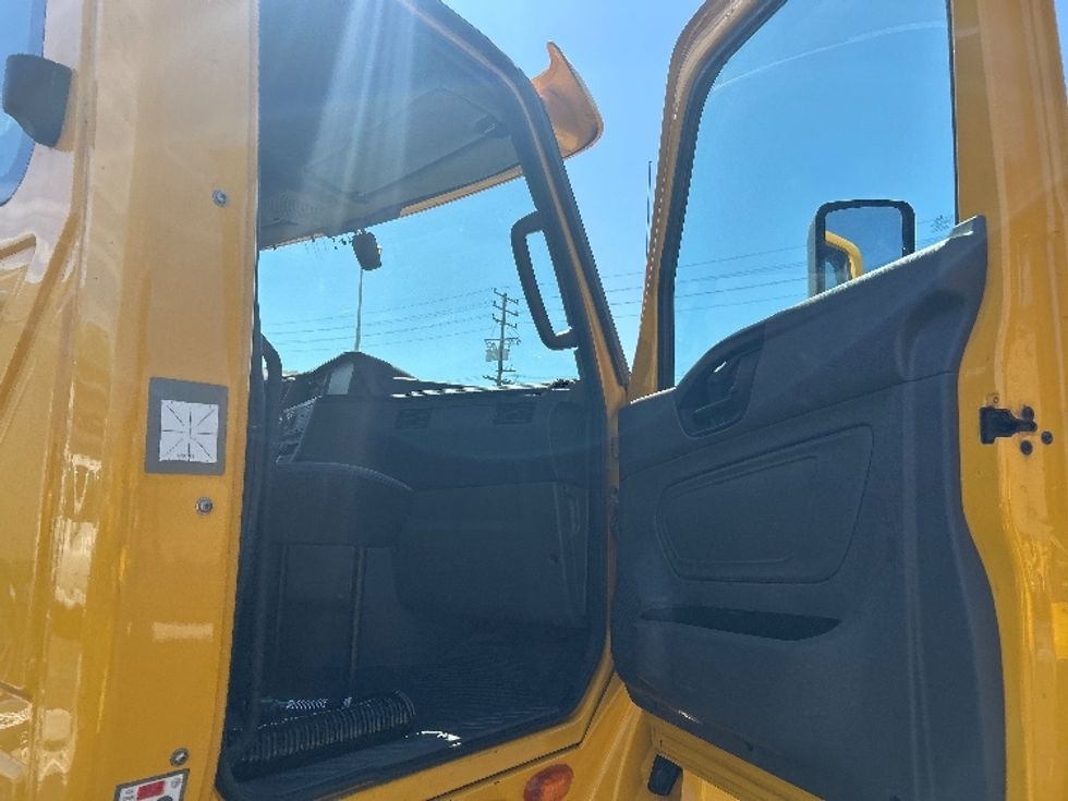 Day Cab Tractor-Heavy Duty Tractors-International-2020-LT625-Fresno-CA-347,175\n\t\tmiles-$ 26,250 - Image 11