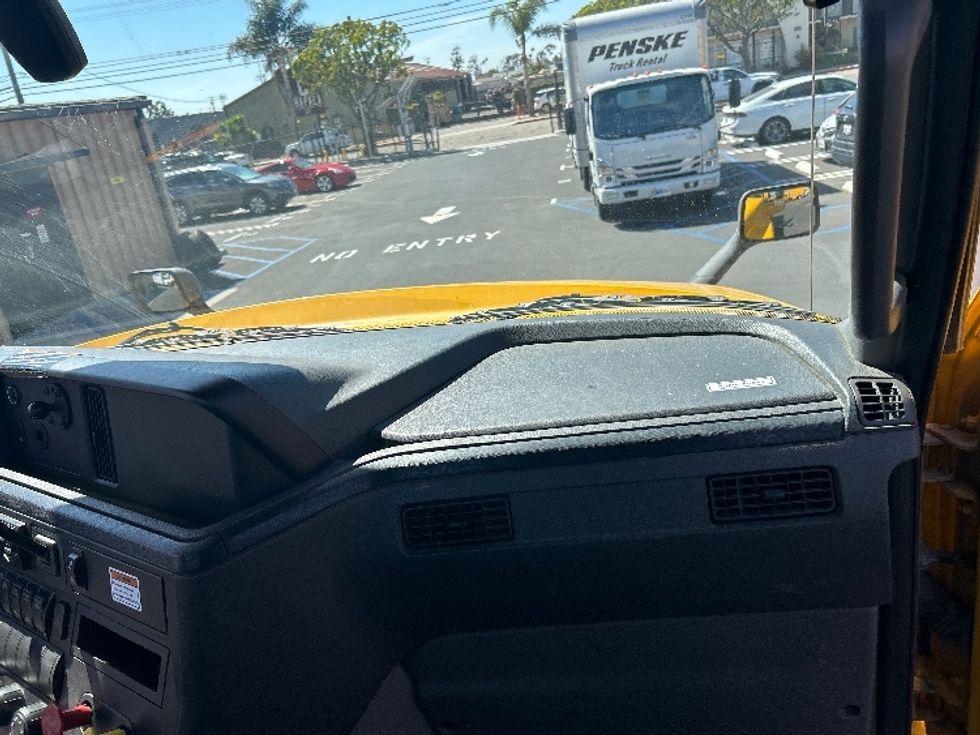 Day Cab Tractor-Heavy Duty Tractors-International-2020-LT625-Fresno-CA-347,175\n\t\tmiles-$ 26,250 - Image 12
