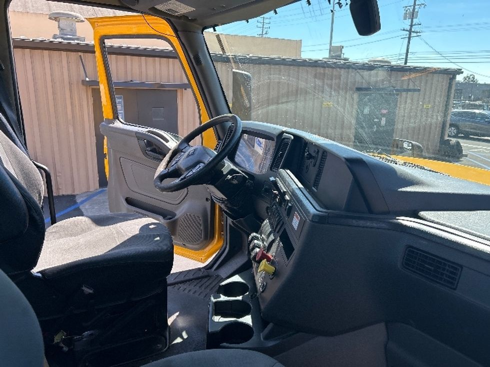 Day Cab Tractor-Heavy Duty Tractors-International-2020-LT625-Fresno-CA-347,175\n\t\tmiles-$ 26,250 - Image 13