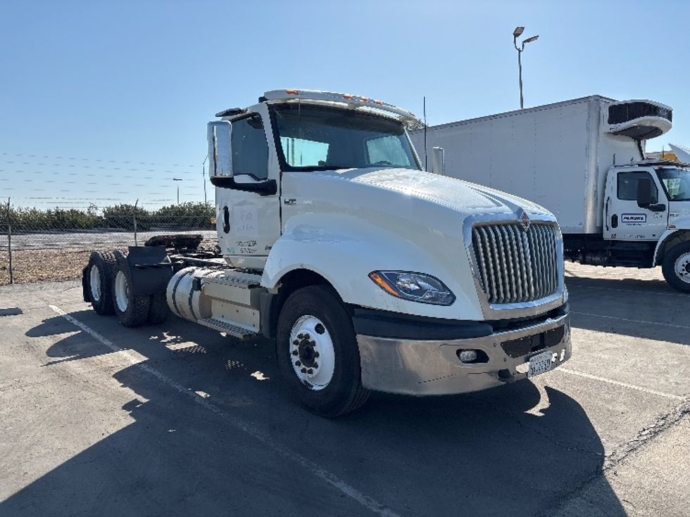 Day Cab Tractor-Heavy Duty Tractors-International-2020-LT625-Fresno-CA-356,954\n\t\tmiles-$ 27,750 - Image 1