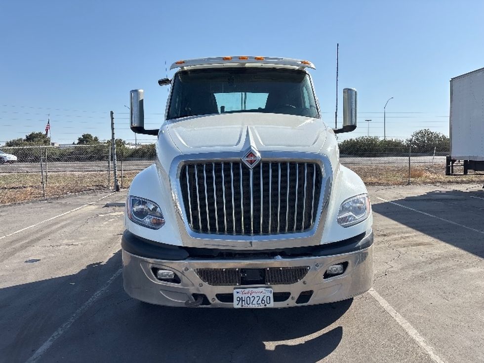 Day Cab Tractor-Heavy Duty Tractors-International-2020-LT625-Fresno-CA-356,954\n\t\tmiles-$ 27,750 - Image 2