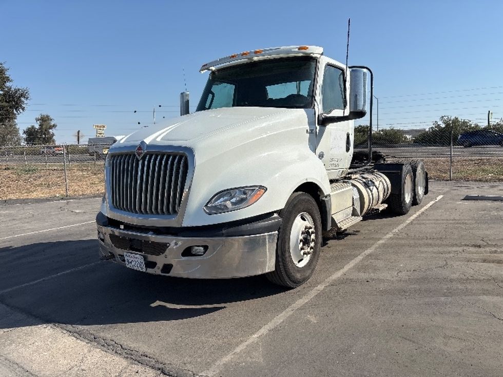 Day Cab Tractor-Heavy Duty Tractors-International-2020-LT625-Fresno-CA-356,954\n\t\tmiles-$ 27,750 - Image 3