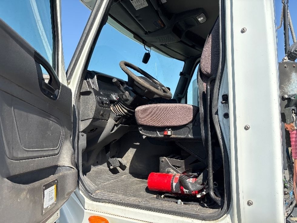 Day Cab Tractor-Heavy Duty Tractors-International-2020-LT625-Fresno-CA-356,954\n\t\tmiles-$ 27,750 - Image 9