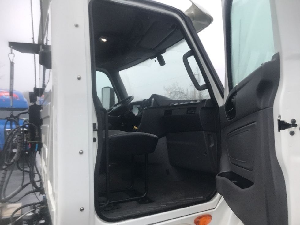 Day Cab Tractor-Heavy Duty Tractors-International-2020-LT625-Harrisburg-PA-332,492\n\t\tmiles-$ 29,250 - Image 12
