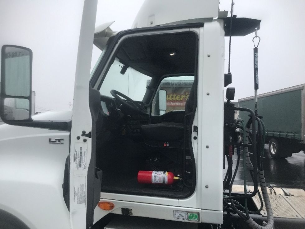 Day Cab Tractor-Heavy Duty Tractors-International-2020-LT625-Harrisburg-PA-332,492\n\t\tmiles-$ 29,250 - Image 9