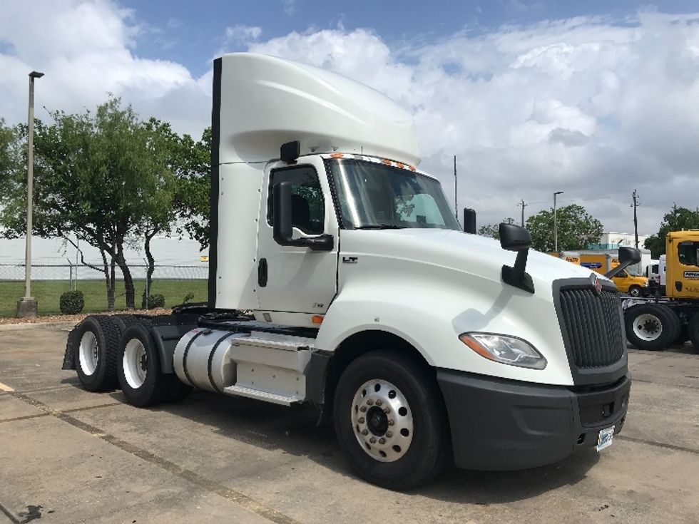 Day Cab Tractor-Heavy Duty Tractors-International-2020-LT625-Houston-TX-319,486\n\t\tmiles-$ 42,250 - Image 1