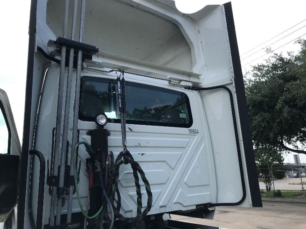 Day Cab Tractor-Heavy Duty Tractors-International-2020-LT625-Houston-TX-319,486\n\t\tmiles-$ 42,250 - Image 18