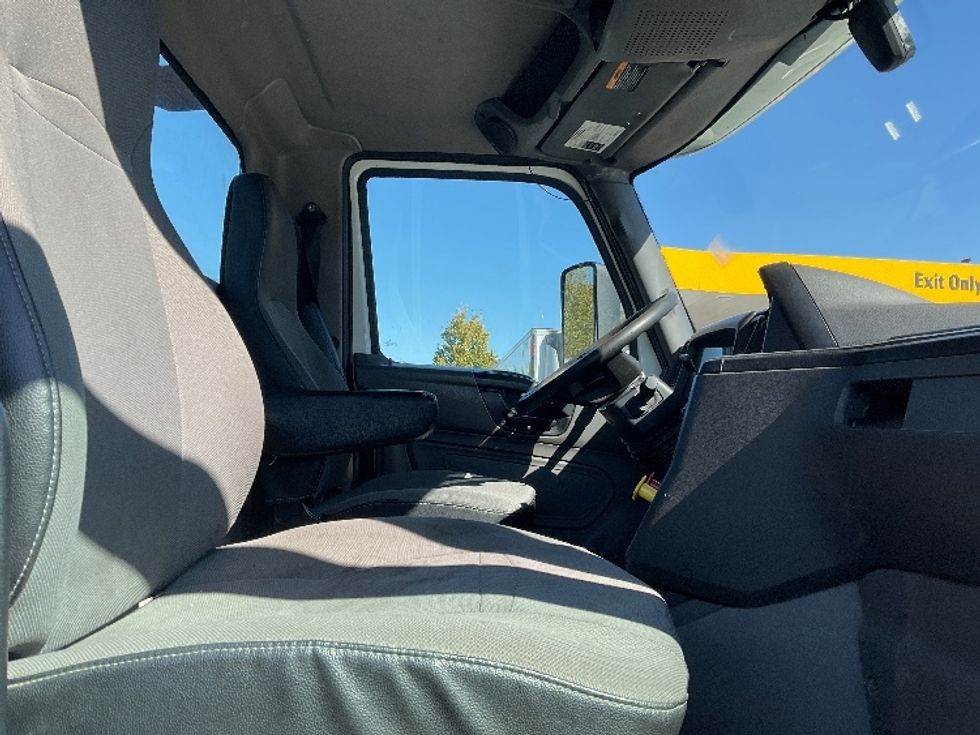 Day Cab Tractor-Heavy Duty Tractors-International-2020-LT625-Jessup-PA-572,075\n\t\tmiles-$ 25,750 - Image 14