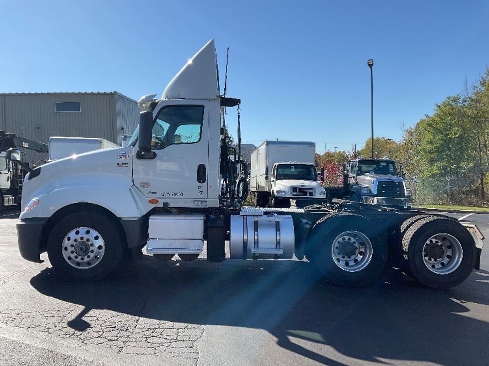 Day Cab Tractor-Heavy Duty Tractors-International-2020-LT625-Jessup-PA-572,075\n\t\tmiles-$ 25,750 - Image 4