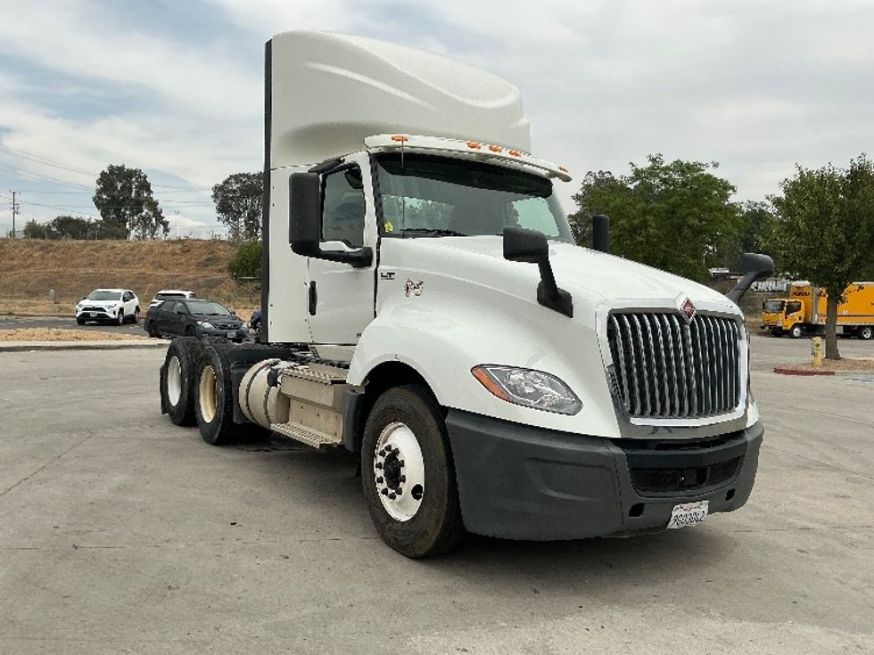 Day Cab Tractor-Heavy Duty Tractors-International-2020-LT625-Jurupa Valley-CA-286,479\n\t\tmiles-$ 34,000 - Image 1