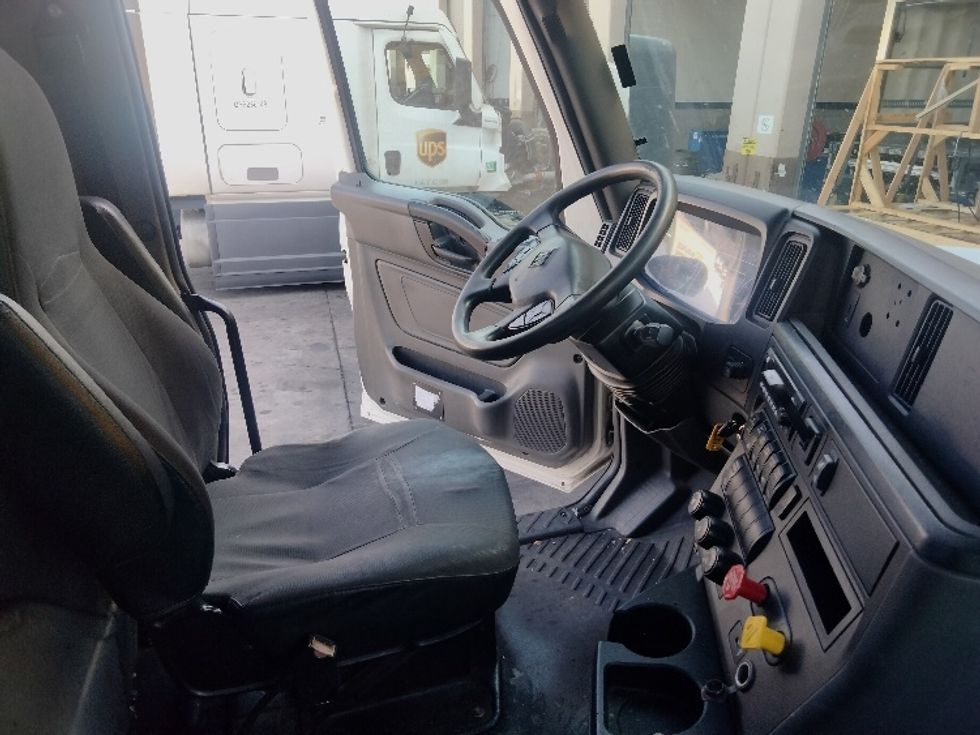 Day Cab Tractor-Heavy Duty Tractors-International-2020-LT625-La Mirada-CA-238,007\n\t\tmiles-$ 33,250 - Image 13