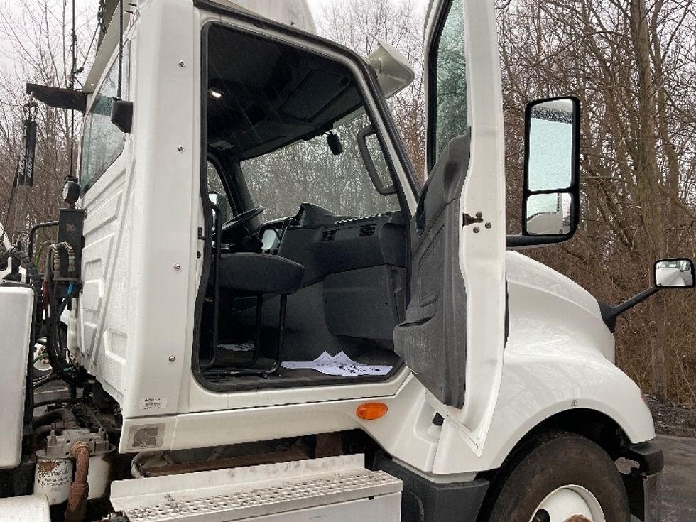 Day Cab Tractor-Heavy Duty Tractors-International-2020-LT625-La Porte-IN-392,217\n\t\tmiles-$ 29,500 - Image 12