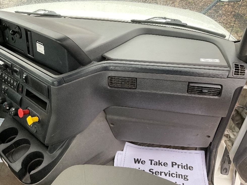 Day Cab Tractor-Heavy Duty Tractors-International-2020-LT625-La Porte-IN-392,217\n\t\tmiles-$ 29,500 - Image 13