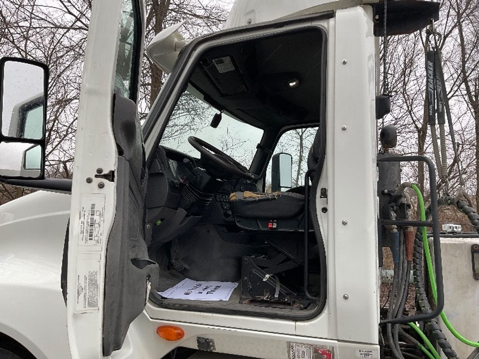 Day Cab Tractor-Heavy Duty Tractors-International-2020-LT625-La Porte-IN-392,217\n\t\tmiles-$ 29,500 - Image 9