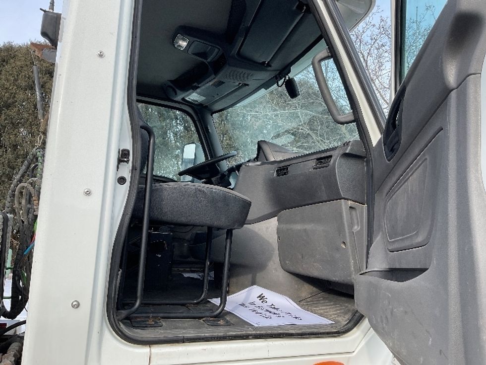 Day Cab Tractor-Heavy Duty Tractors-International-2020-LT625-La Porte-IN-396,500\n\t\tmiles-$ 29,250 - Image 11