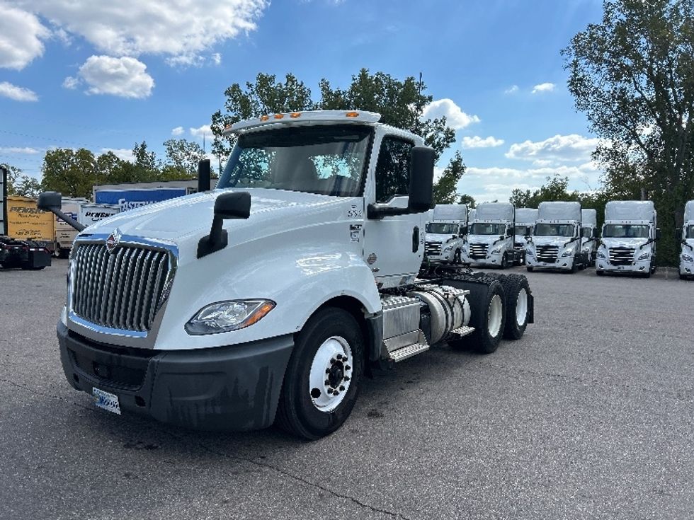 2018 International LT625 LT photo 19