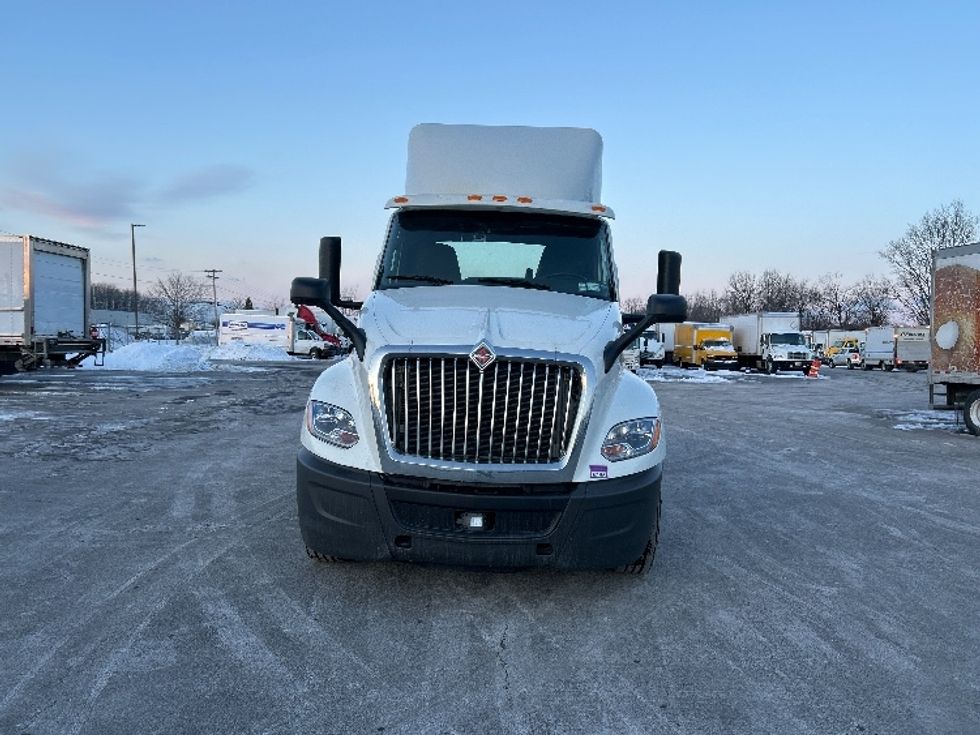 Day Cab Tractor-Heavy Duty Tractors-International-2020-LT625-Liverpool-NY-228,272\n\t\tmiles-$ 33,000 - Image 2