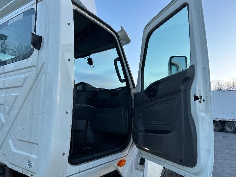 Day Cab Tractor-Heavy Duty Tractors-International-2020-LT625-Liverpool-NY-228,272\n\t\tmiles-$ 33,750 - Image 12