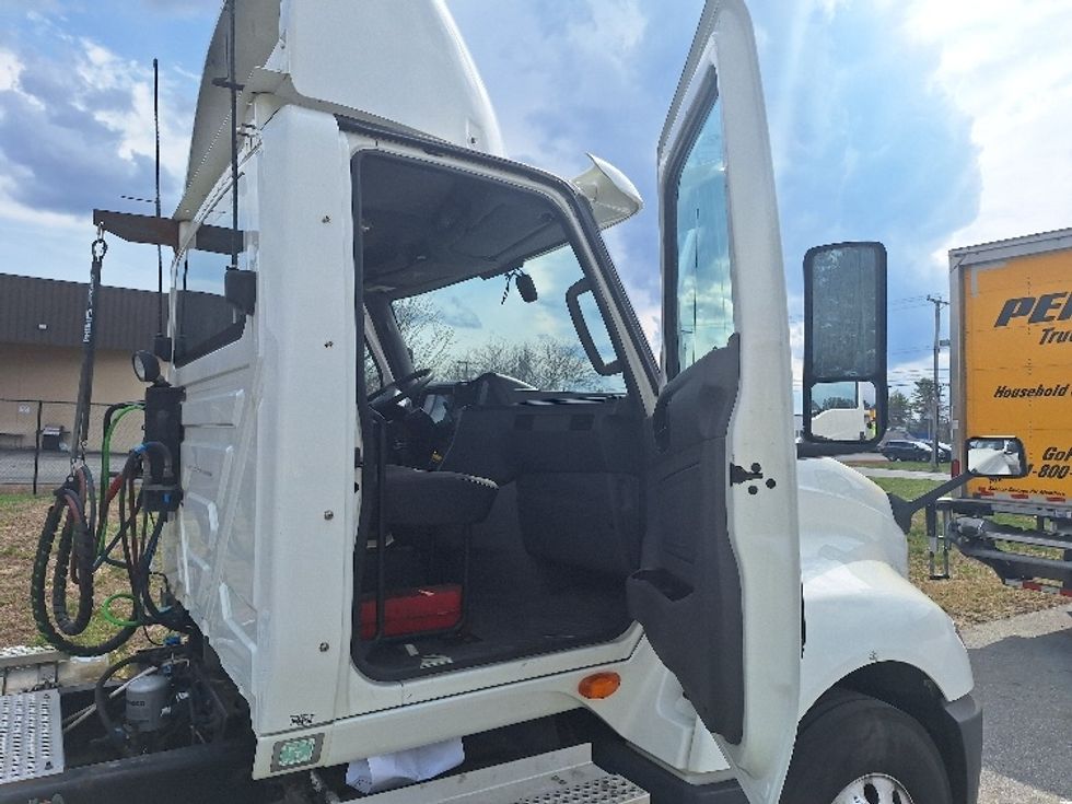 Day Cab Tractor-Heavy Duty Tractors-International-2020-LT625-Londonderry-NH-245,003\n\t\tmiles-$ 32,500 - Image 12