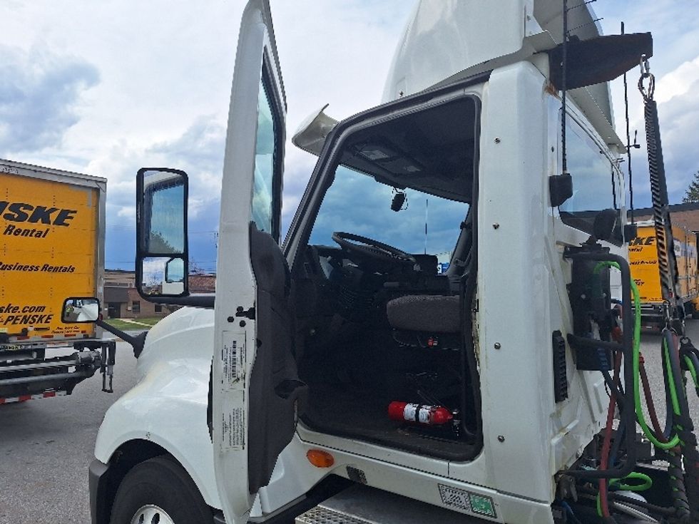 Day Cab Tractor-Heavy Duty Tractors-International-2020-LT625-Londonderry-NH-245,003\n\t\tmiles-$ 32,500 - Image 9
