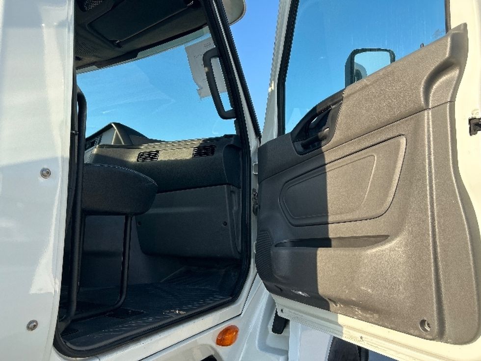 Day Cab Tractor-Heavy Duty Tractors-International-2020-LT625-Medley-FL-120,899\n\t\tmiles-$ 34,500 - Image 11