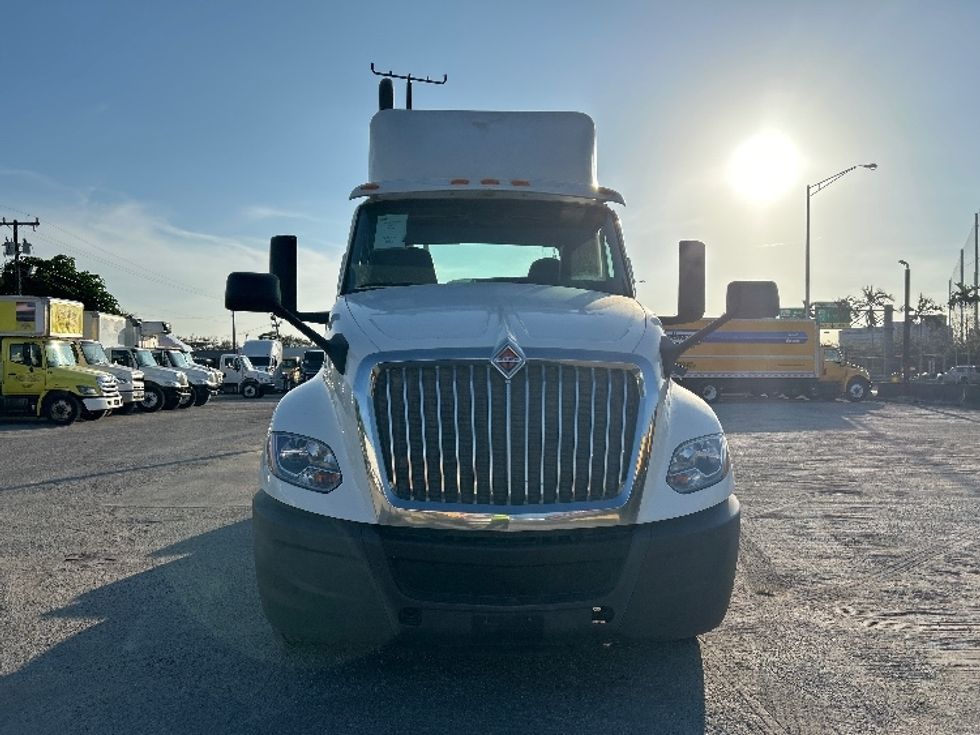 Day Cab Tractor-Heavy Duty Tractors-International-2020-LT625-Medley-FL-120,899\n\t\tmiles-$ 34,500 - Image 2